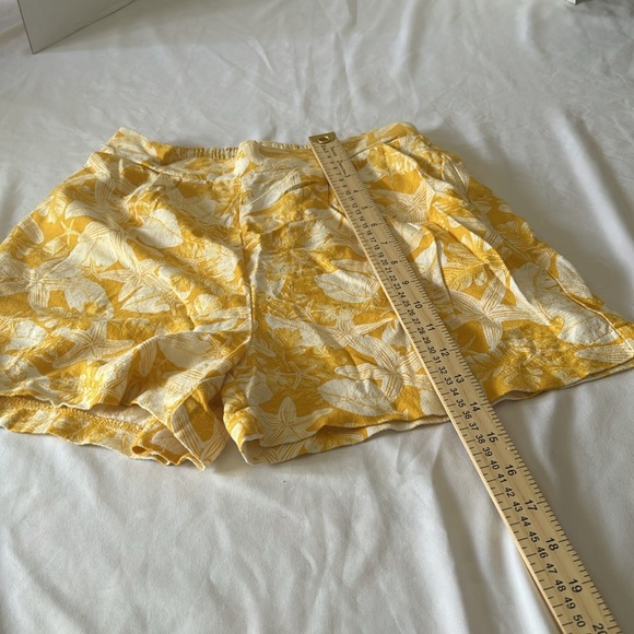 Monteau High Waist Yellow and White Patterned Shorts - Picture 4 of 7